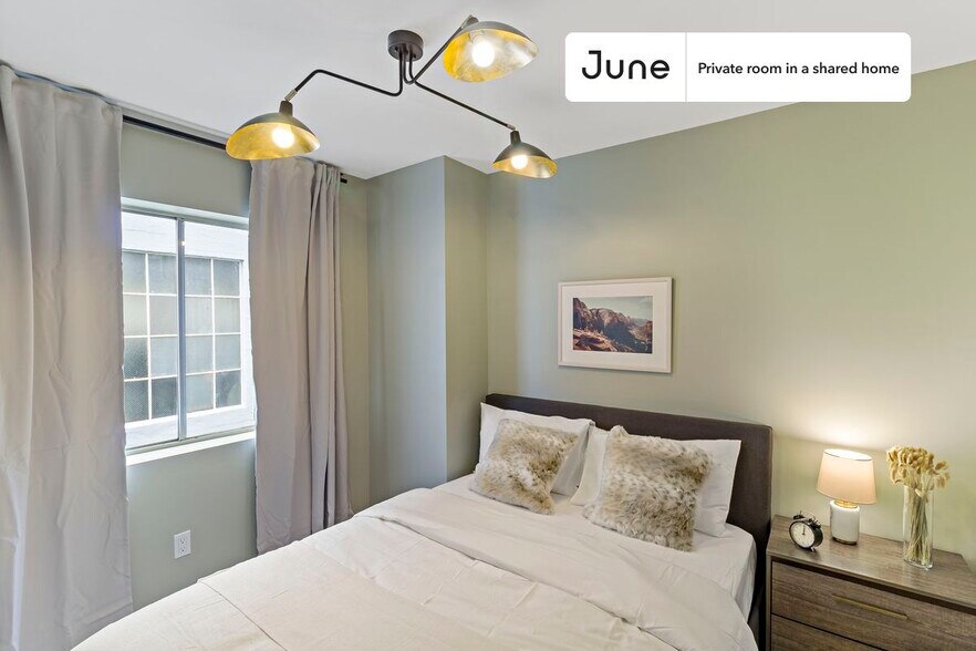 Building Photo - Room in Shared 5 bed/3.5 bath home