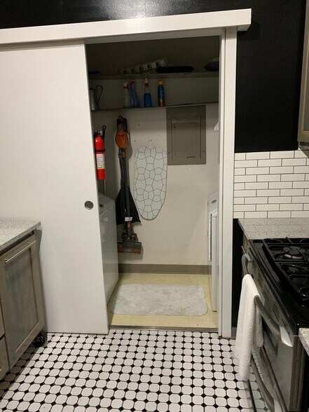 Building Photo - 432 E. Rich St