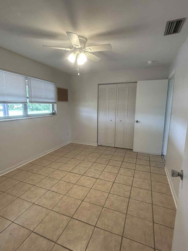 Building Photo - 4 Bedroom Cape Coral