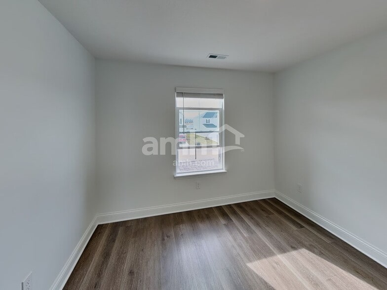 Building Photo - 9034 Henley Ave