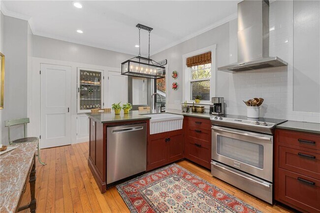 Building Photo - 30 Bull St