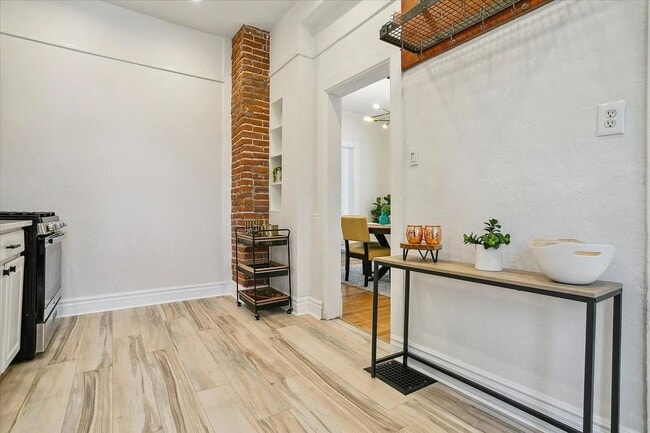 Building Photo - 3BD, 2BA House for Lease in Highlands Square