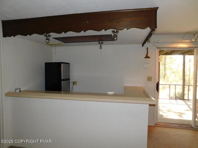 Building Photo - 3-bedroom, 2-bath home featuring an open f...