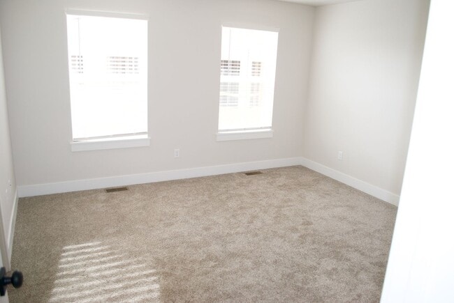 Building Photo - Brand-new 4 Bed, 2.5 Bath Townhome in Idaho Falls!