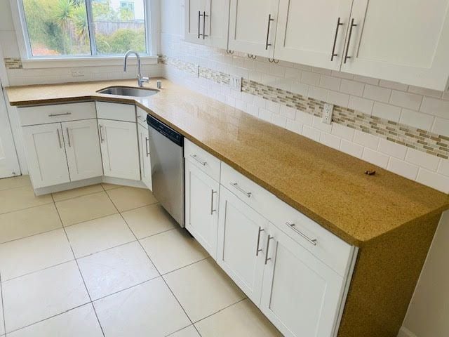 Building Photo - 550 43rd Ave