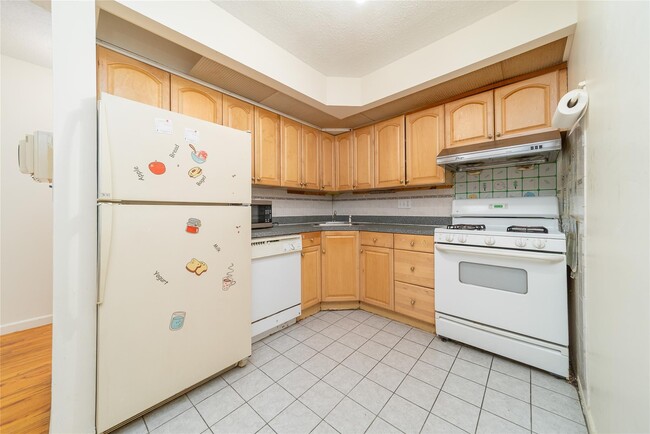 Building Photo - 140-44 34th Ave