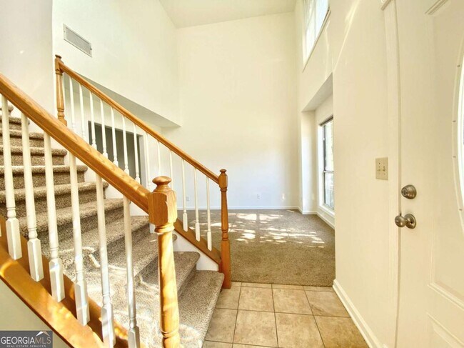 Building Photo - 640 Suwanee Lakes Cir NW