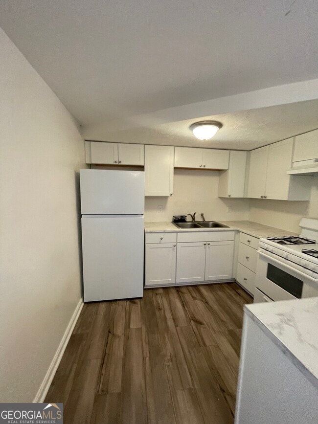 Building Photo - 150 S Meadowcliff Cir