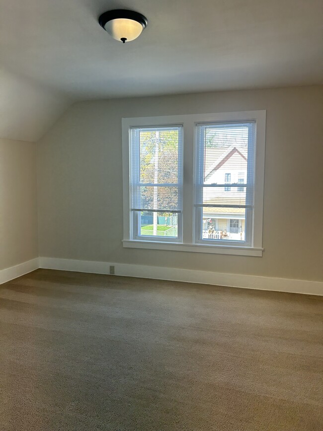 Building Photo - 435 Prospect Ct