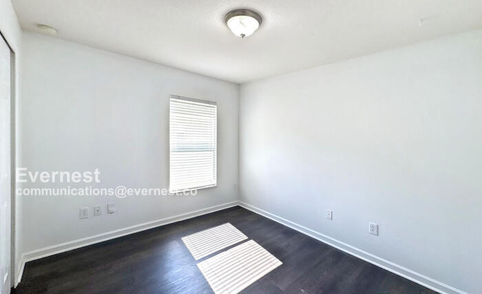 Building Photo - 692 Sea Holly Dr