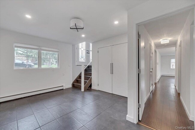 Building Photo - 10 Sandhage Dr