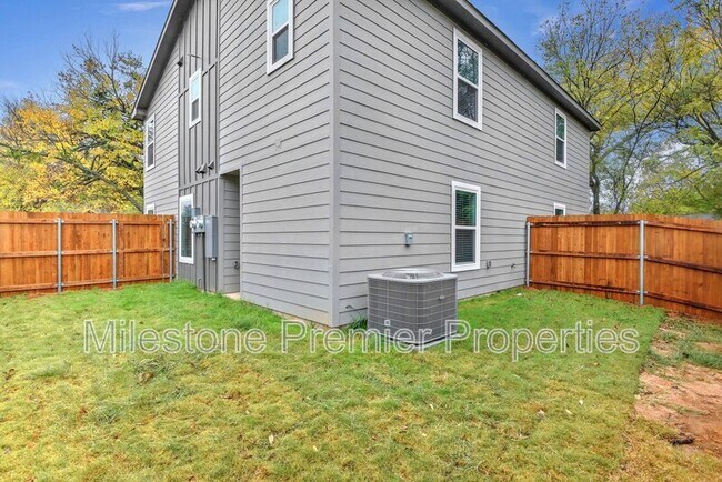 Building Photo - 601-603 W Johnson St