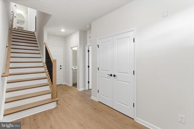 Building Photo - 4 Barton Ave