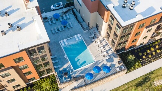 Building Photo - 10250 Gateway Pl