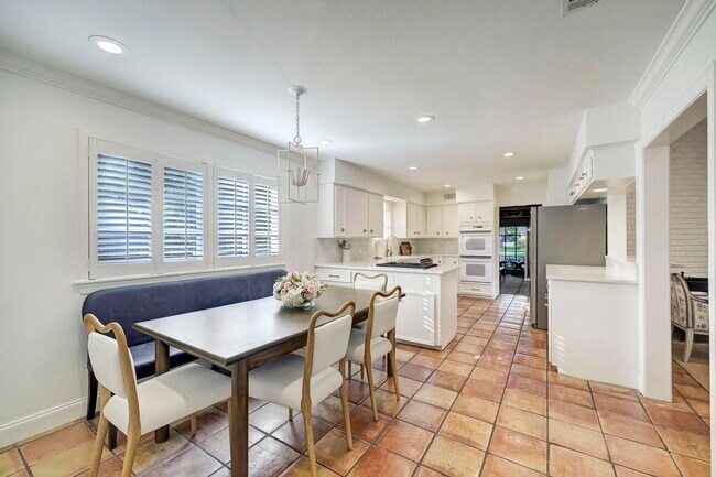 Building Photo - 6159 Doliver Dr