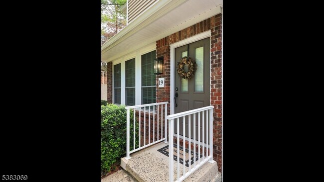 Building Photo - 19 Quail Brook Ct