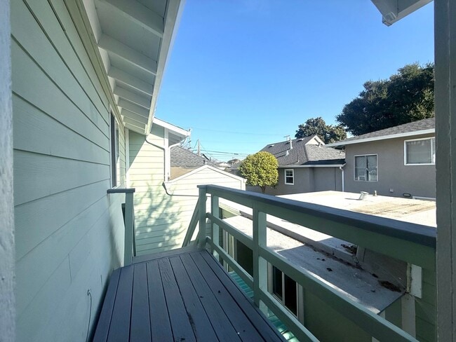 Building Photo - N Claremont