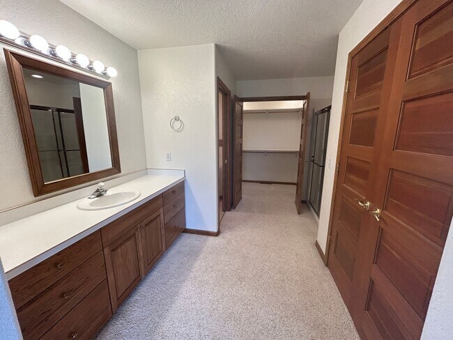 Building Photo - Beautiful Home on Village Greens with Vaulted Ceilings~A rare find!