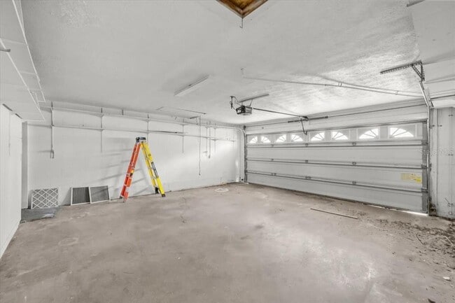 Building Photo - 11218 Creek View Dr