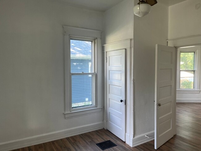 Building Photo - 2 Bedroom 2 bathroom in Alton