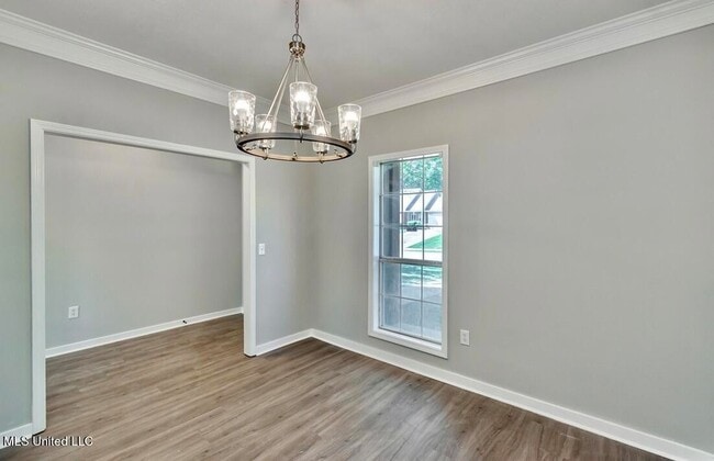 Building Photo - 301 White Oak Dr