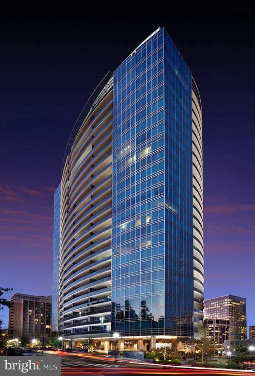 Building Photo - 1881 N Nash St