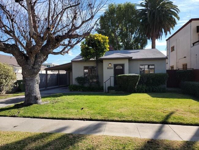 Primary Photo - Charming Single Family Home with Spacious ...