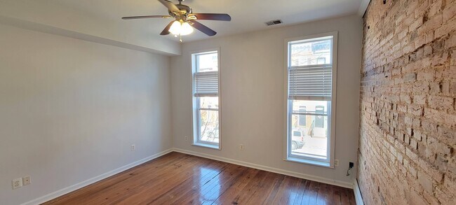 Building Photo - 926 S Hanover St