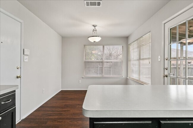 Building Photo - 3920 Malibu Sun Dr