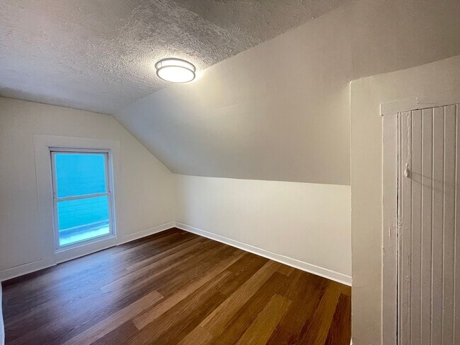 Building Photo - 33 Malvern St