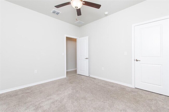 Building Photo - 121 Lafitte Dr