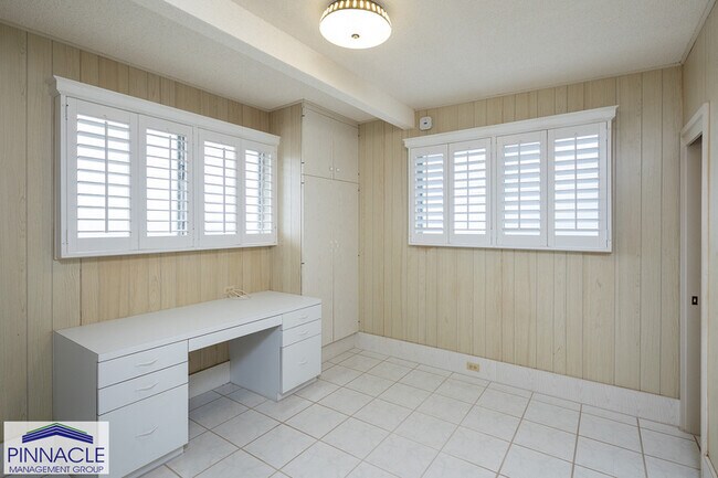 Building Photo - 378 Anolani St