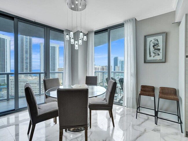 Building Photo - 2602 E Hallandale Beach Blvd