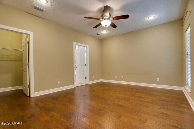 Building Photo - 4026 Oak Forest Dr