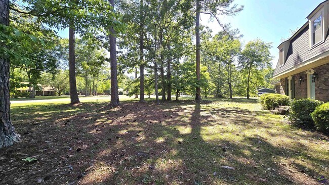 Building Photo - 201 Quail Run Dr