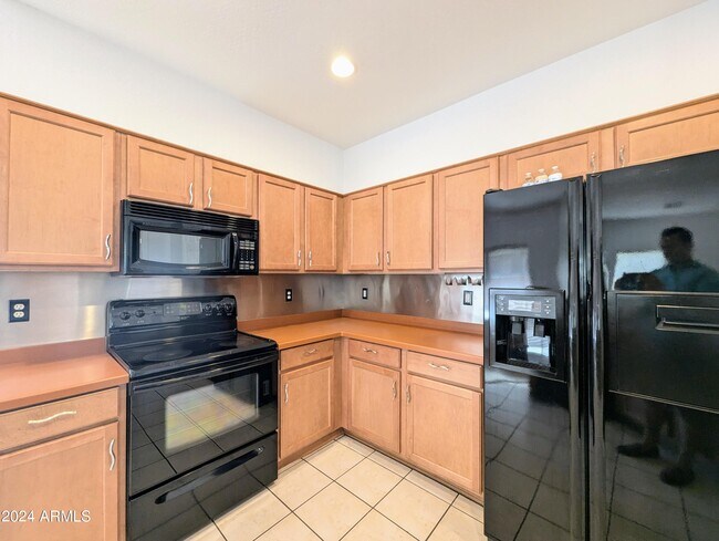 Building Photo - 1530 E Branham Ln