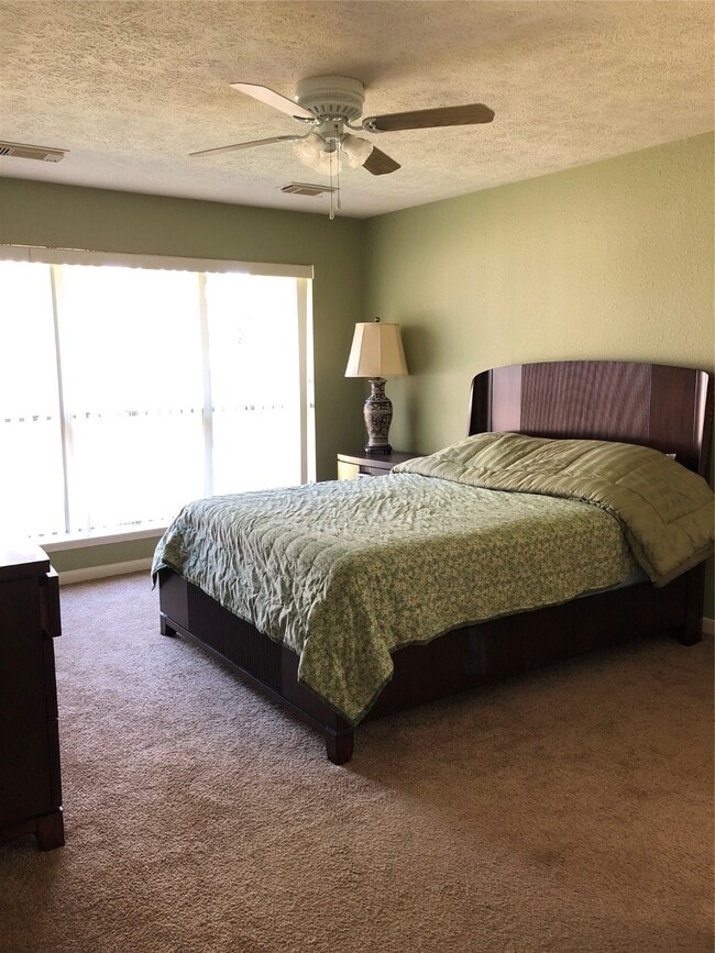 Building Photo - 18006 Golden Ridge Dr