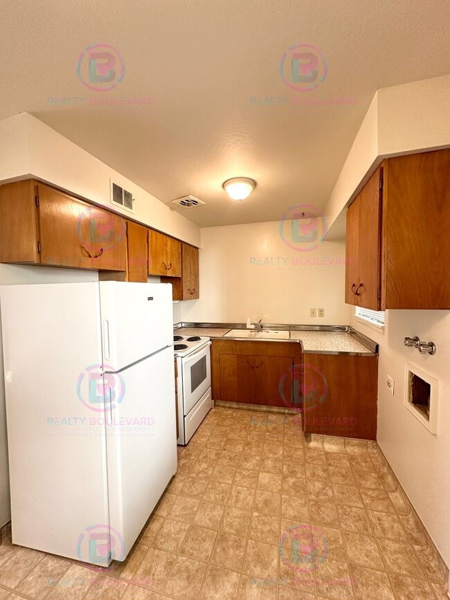 Building Photo - Delightful One-Bedroom + Office Near Idlew...