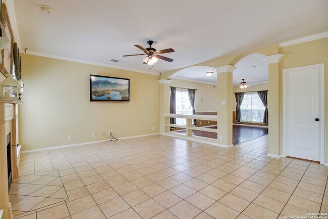 Building Photo - 606 Mesa Ln