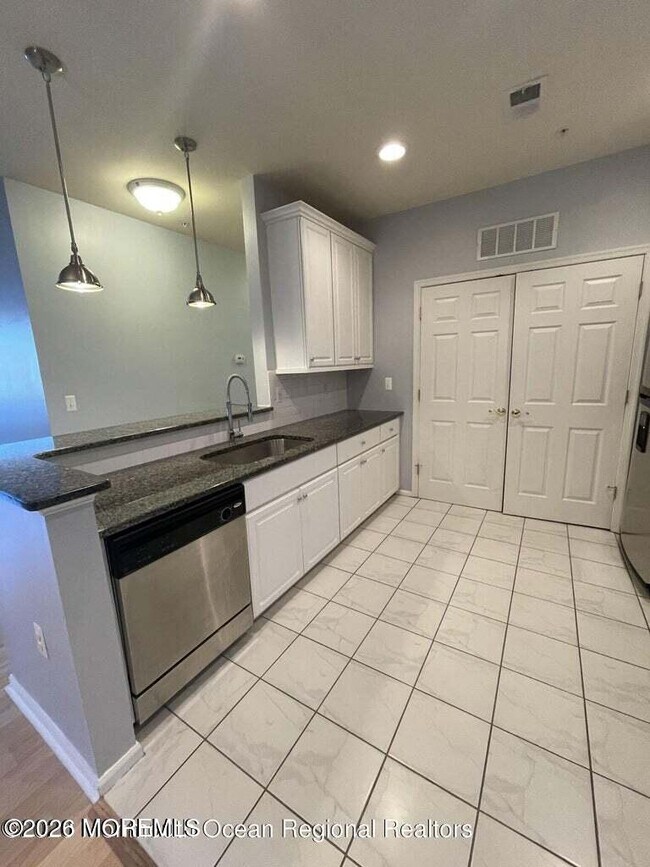 Building Photo - 610 Sophee Ln