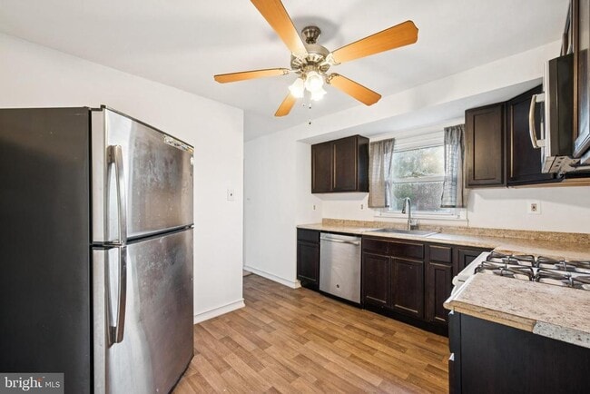 Building Photo - 610 Lee Ave