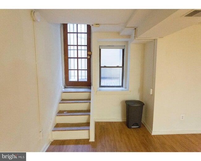 Building Photo - 413 S 11th St