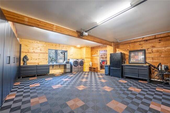 Building Photo - 105 Cedar Cove