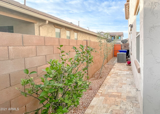 Building Photo - 118 E Canyon Way