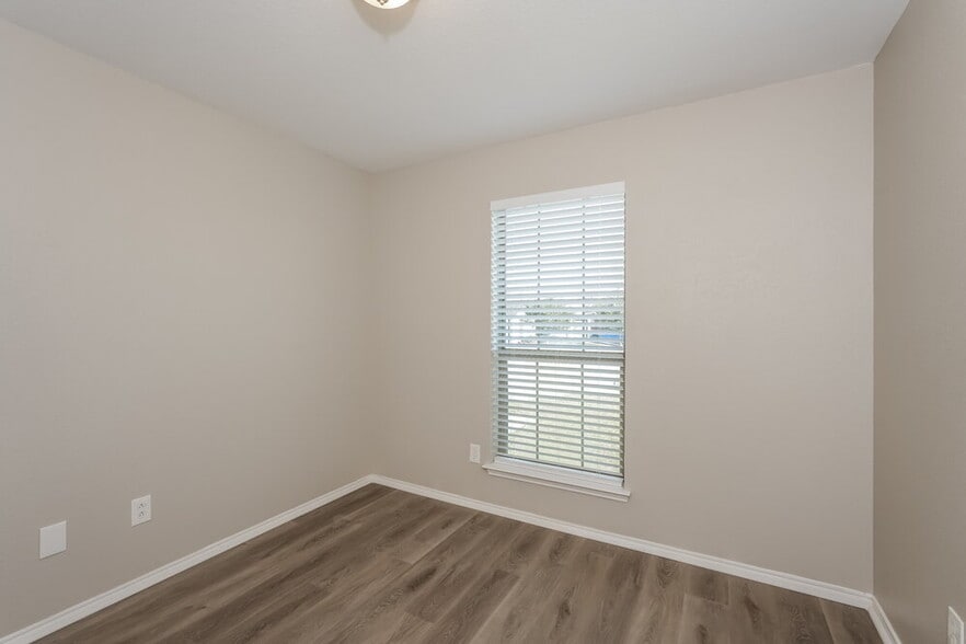 Building Photo - 1024 Brown Crest Rd