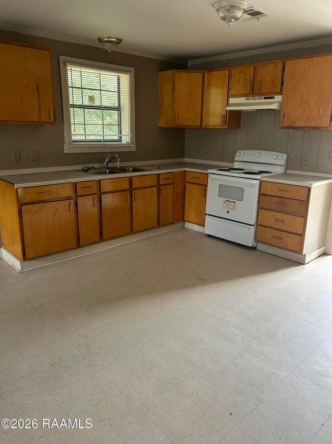 Building Photo - 240 Sawmill Dr