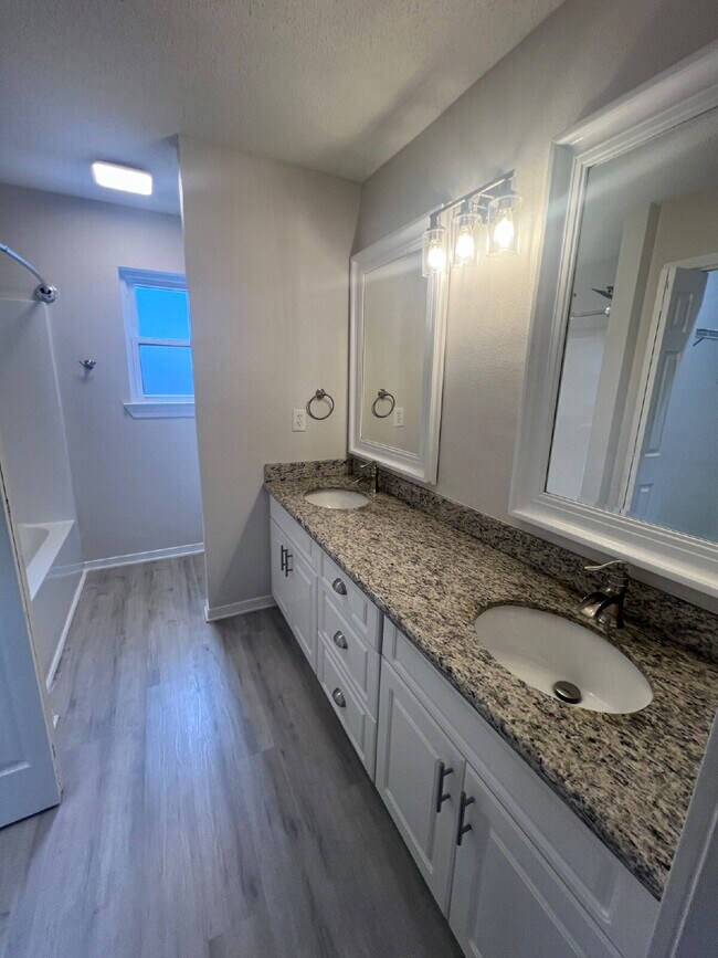 Building Photo - 384 Pristine Water Ln