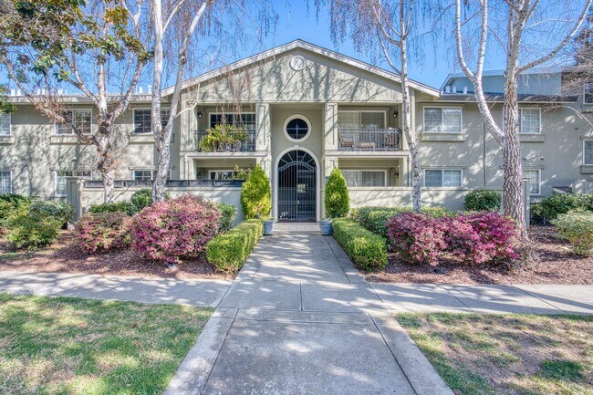 Building Photo - 20 Willow Rd