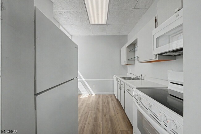 Building Photo - 110 Cornelia St