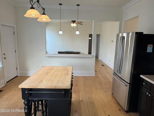 Building Photo - 25 Monmouth Rd